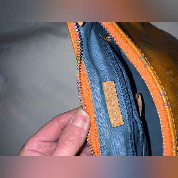 Vintage Authentic Dooney & Bourke Signature Rainbow bucket shoulder bag - Picture 5 of 13